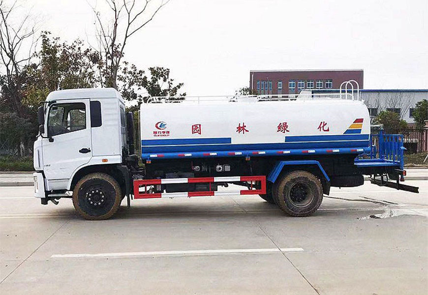 東風(fēng)天錦15方灑水車：全新配置，開啟高效時代

