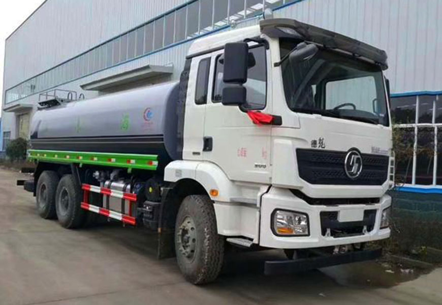 老一汽灑水車：歷久彌新的清洗利器
