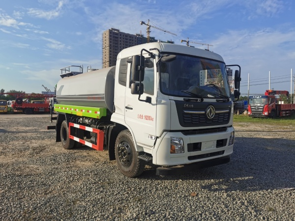 江淮5噸園林綠化灑水車：呵護城市綠色家園的穩(wěn)定支撐！
