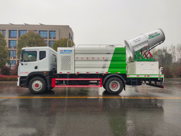 江淮8方霧炮灑水車——打造城市環(huán)境保潔新利器
