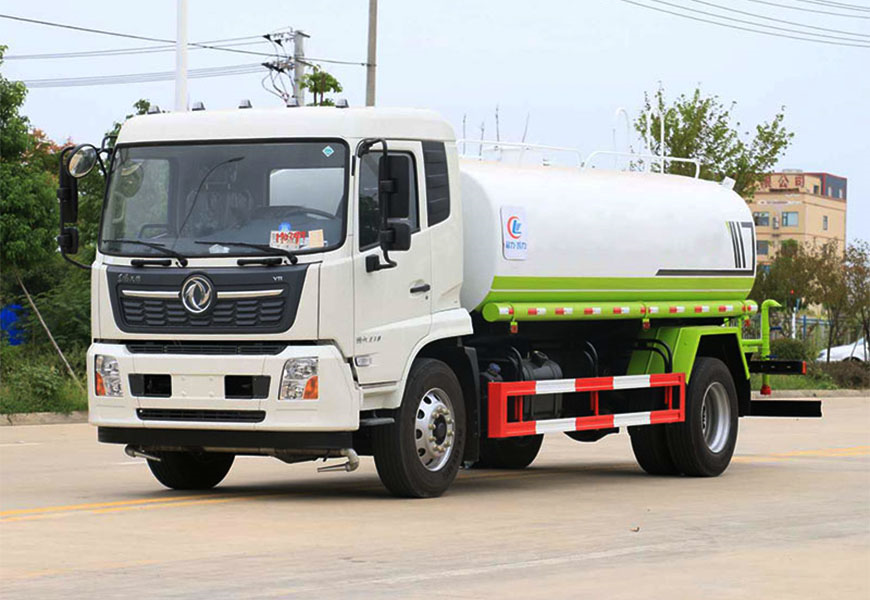 東風天錦灑水車：定制的高效環(huán)保新選擇
