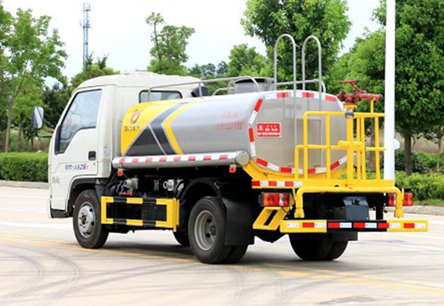 國六東風(fēng)程力灑水車——高效、環(huán)保的道路清洗神器
