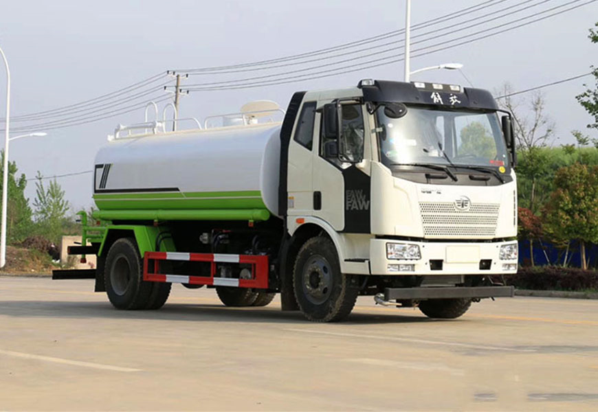 高效節(jié)能的上海三輪灑水車(chē)
