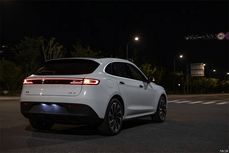 以下是按照你需求，為你生成的一篇有關(guān)“比亞迪海豹與問界 m5”的文章，希望對(duì)你有所幫助：
